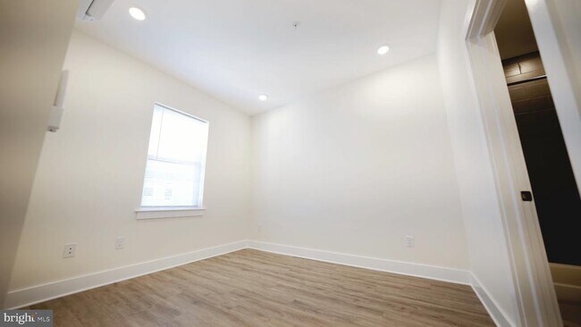 Building Photo - 6906 Ridge Ave