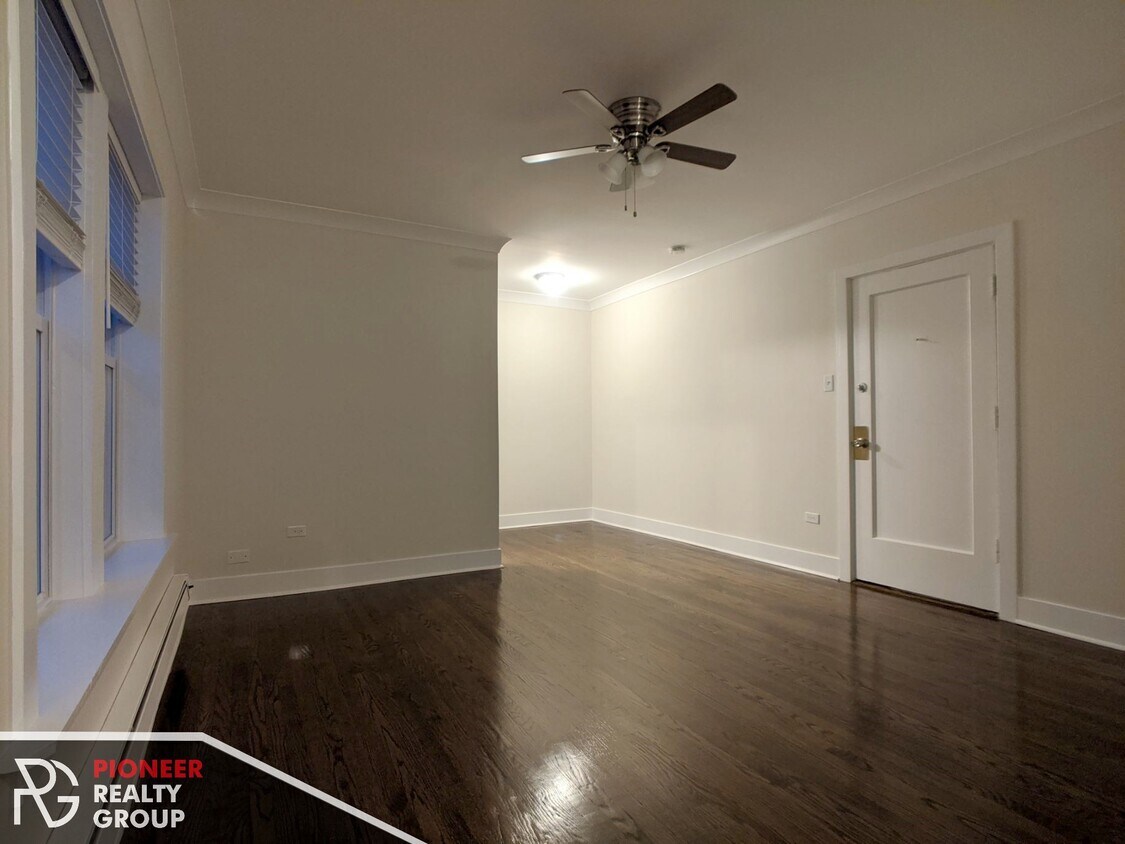 Foto principal - 2129 N Dayton St