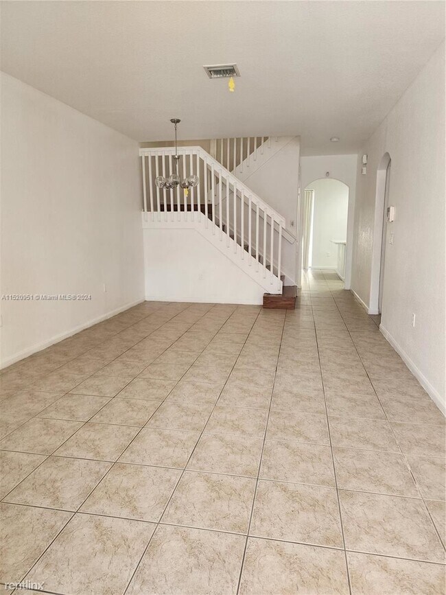 Building Photo - 4 br, 3.5 bath House - 2579 SW 85th Ave # 105