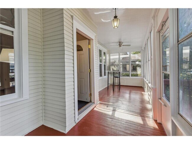Foto del edificio - Cute three-bedroom, three-bath home in St....