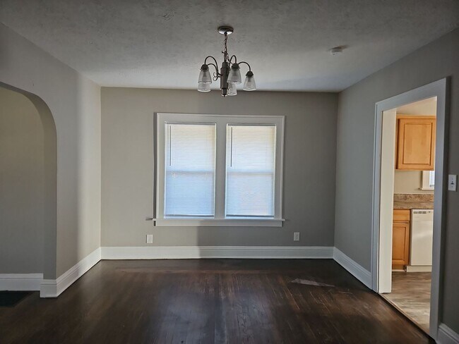 Foto del edificio - **$1000 Deposit Special** 4539 Mayhew Ave ...
