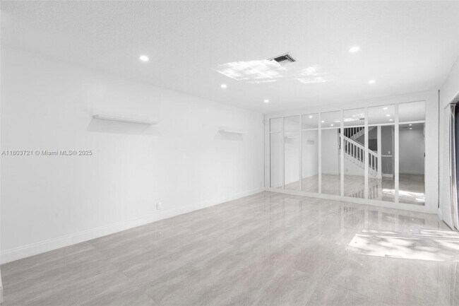 Foto del edificio - 2622 NW 99th Ave