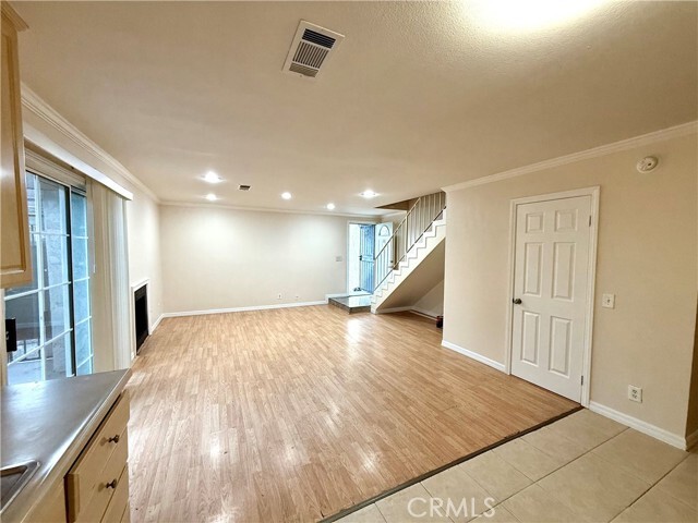 Foto del edificio - 6439 Woodman Ave