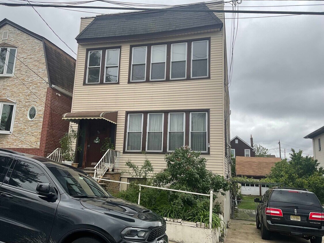 Foto principal - 1215 81st St
