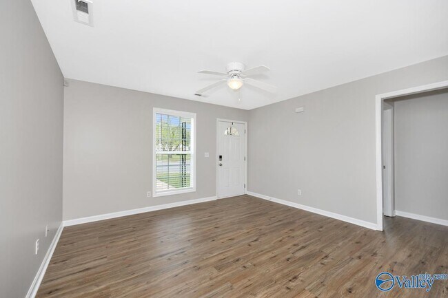 Foto del edificio - 800 Linwood Dr NW