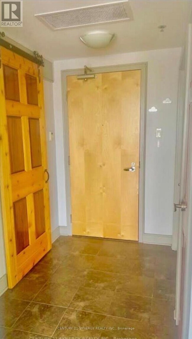 Photo du bâtiment - 300 Lett St