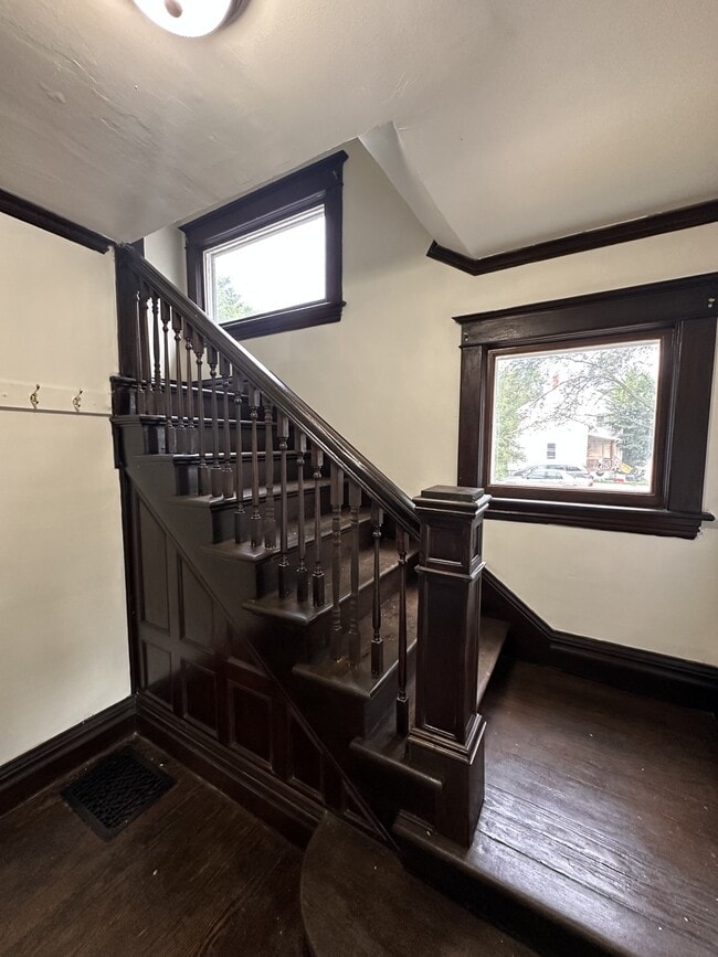 Building Photo - 910 S Main St