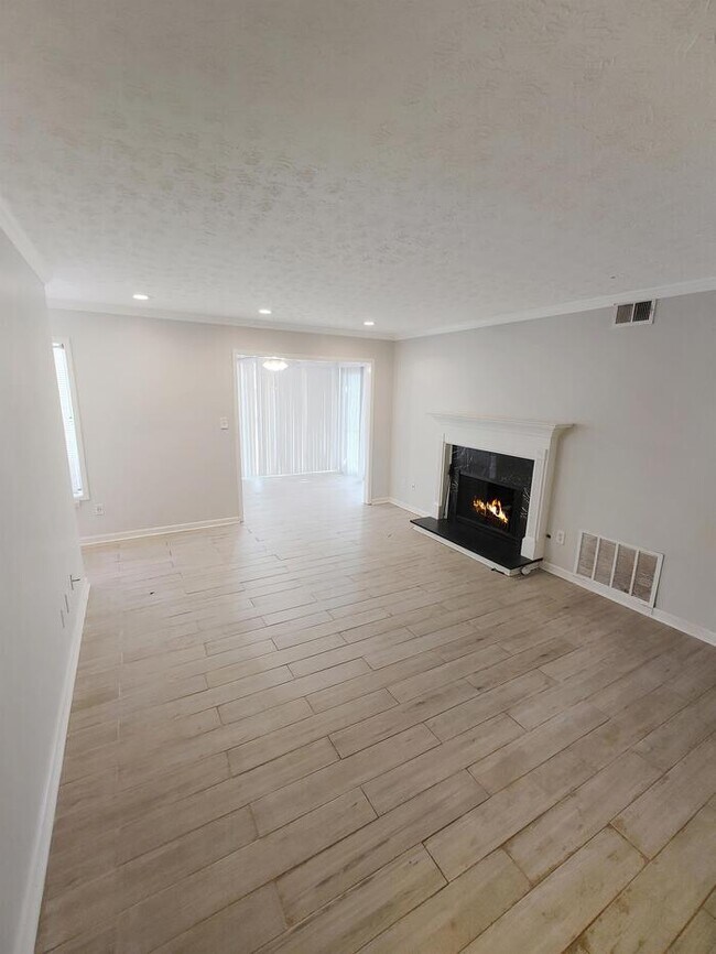 Great entry level condo in Marietta! Rooma... Townhouse for Rent in