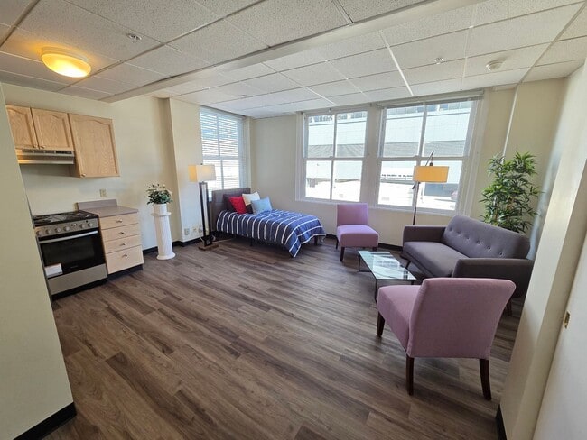 Interior Photo - Sixth & Pine Building