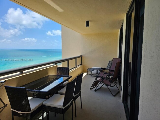 Foto del edificio - 2555 Collins Ave