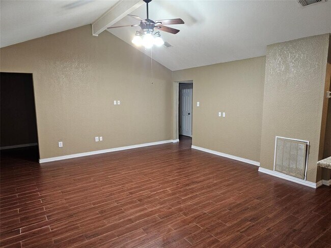 Building Photo - 1610 Adams Dr
