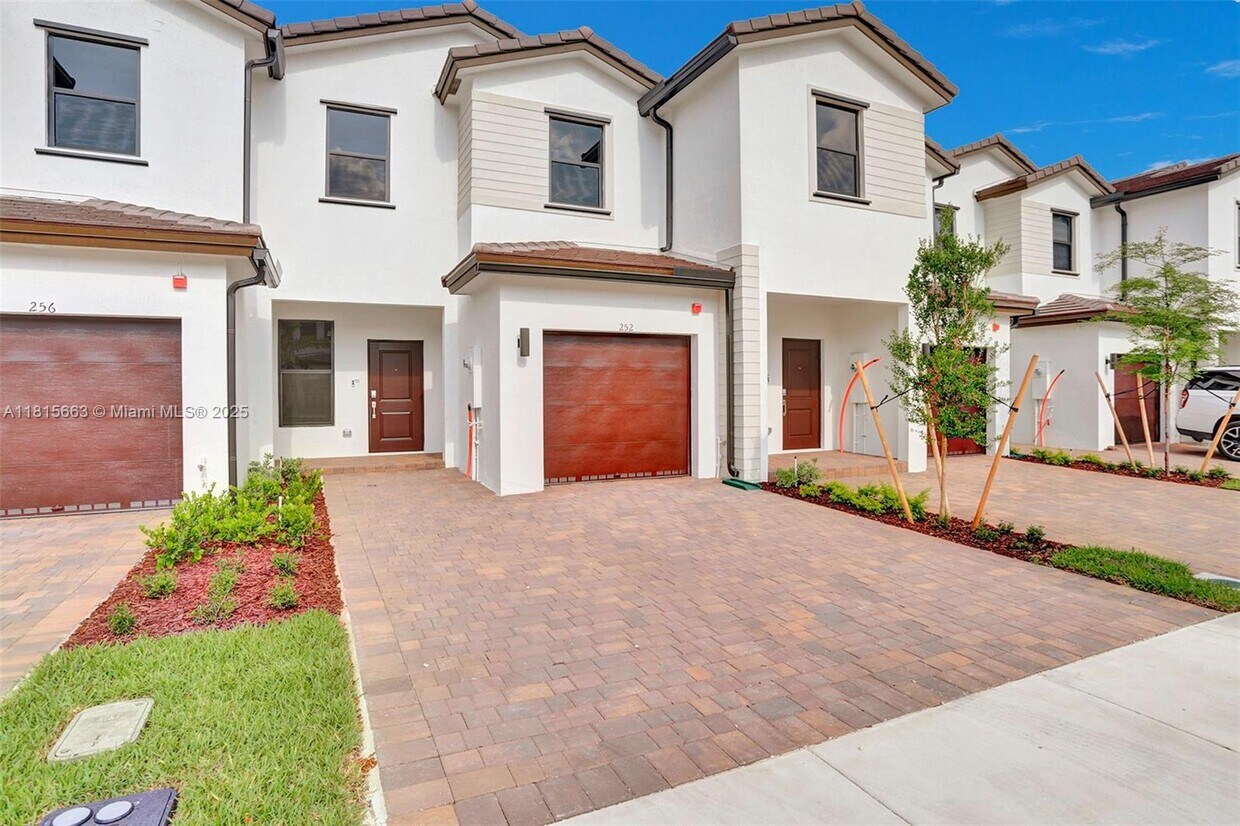 Primary Photo - 252 SW 159th Terrace