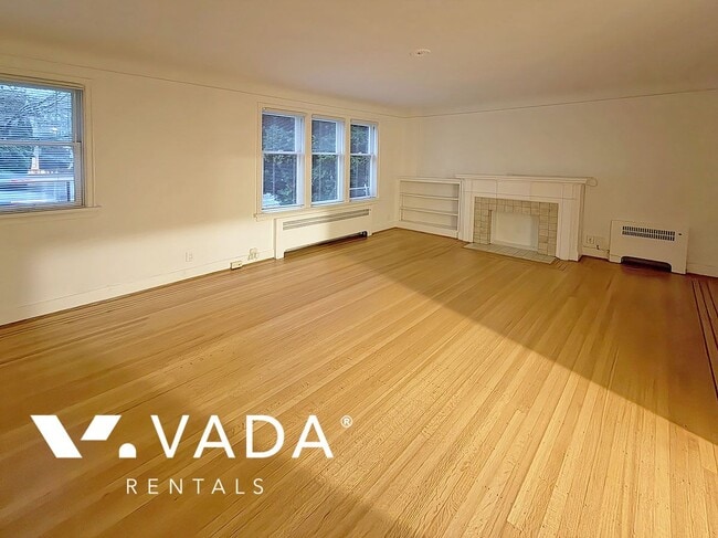 Photo du bâtiment - Devon Manor 2 Bedroom Apartment Rental 4-1255 West 12th Ave Vancouver: VADAPM.com