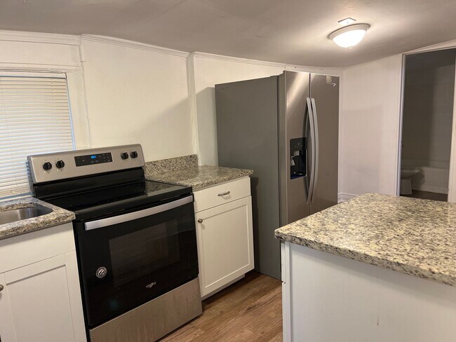 Building Photo - 2-Bedroom, 1-Bath Home for Rent - $1,350