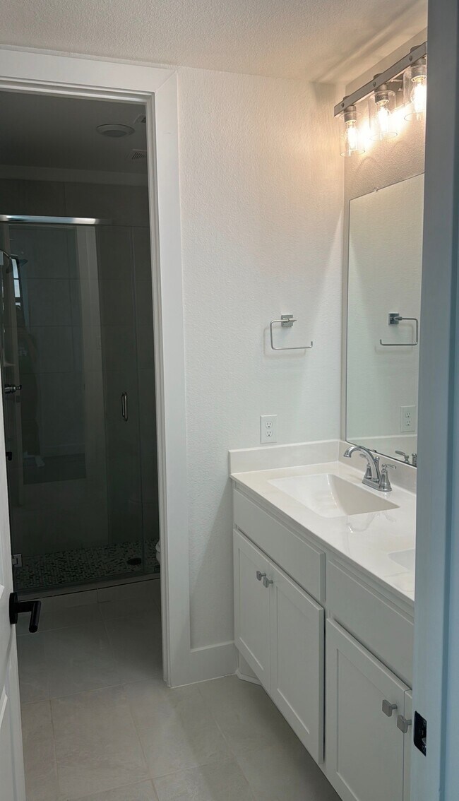 Foto del edificio - 3218 Royal Oaks Holw Ln