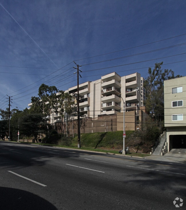 Building Photo - 3949 Los Feliz Blvd
