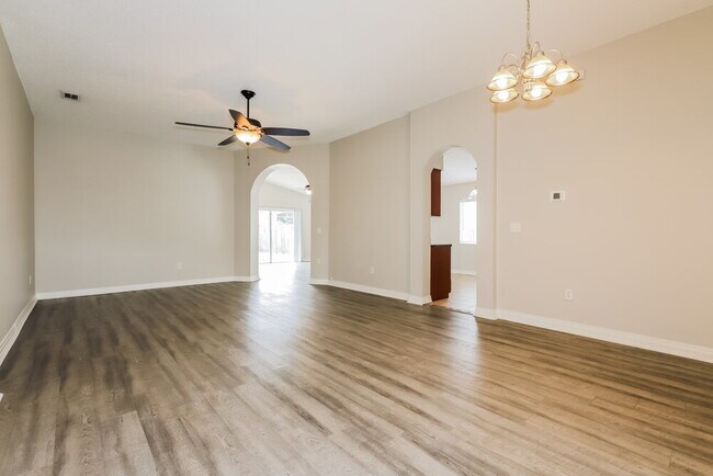 Foto del edificio - 30853 Sade Ct