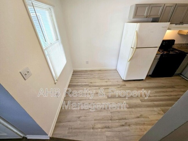 Building Photo - 2485 Michelle Dr