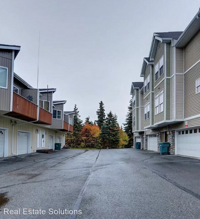 Building Photo - 2 br, 2 bath House - 300 E Dowling Rd. #3