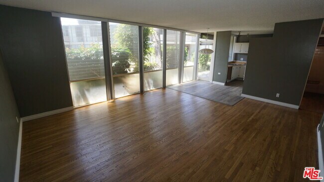 Foto del edificio - 3330 S Sepulveda Blvd