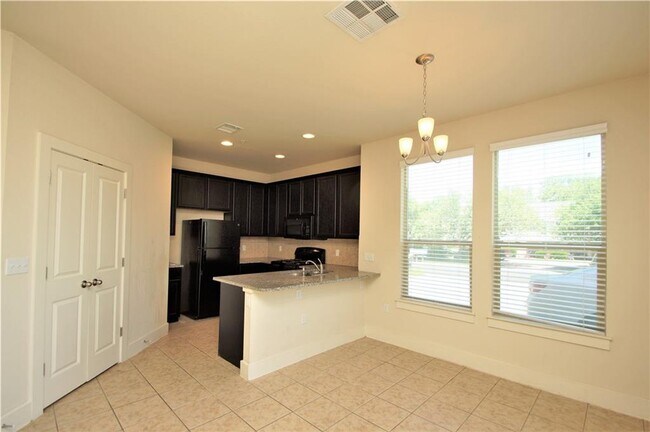 Building Photo - 2208 Creekside Ln