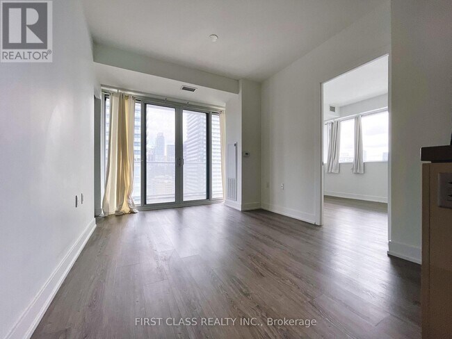 Building Photo - 7 Grenville St