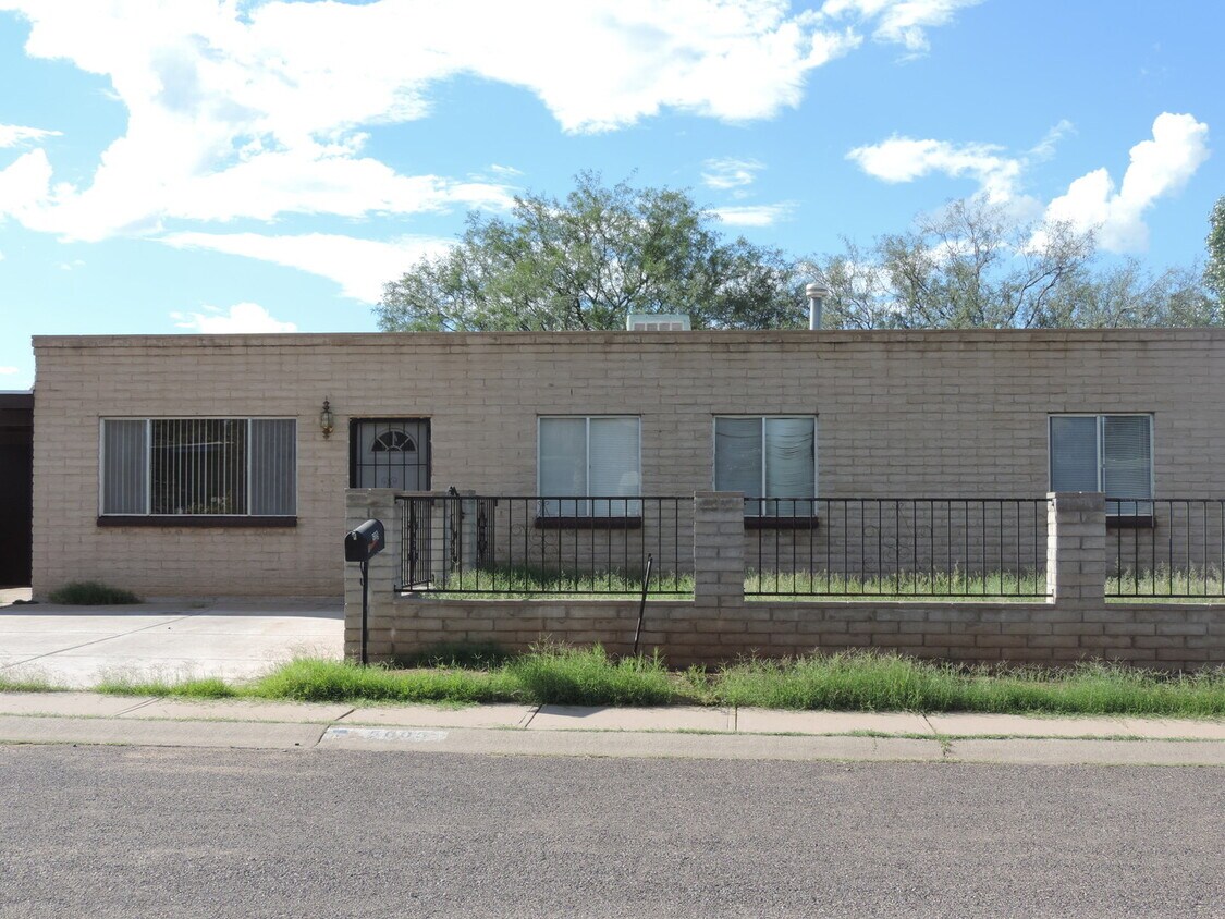 Primary Photo - Centrally located