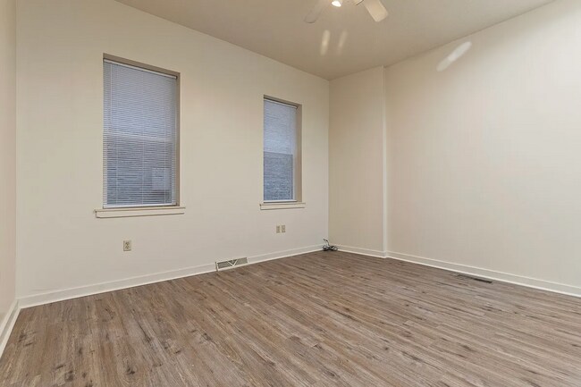 Foto del edificio - 2306 E Carson St