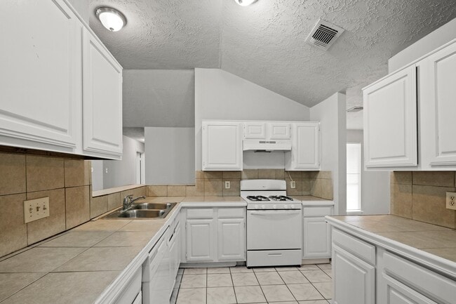 Building Photo - 6607 Navidad Rd