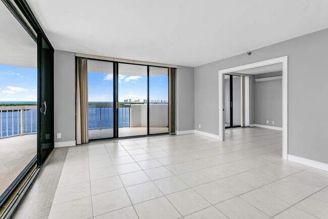 Foto del edificio - 115 Lakeshore Dr