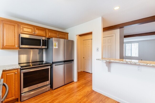 Foto del edificio - 8 Longwood Dr