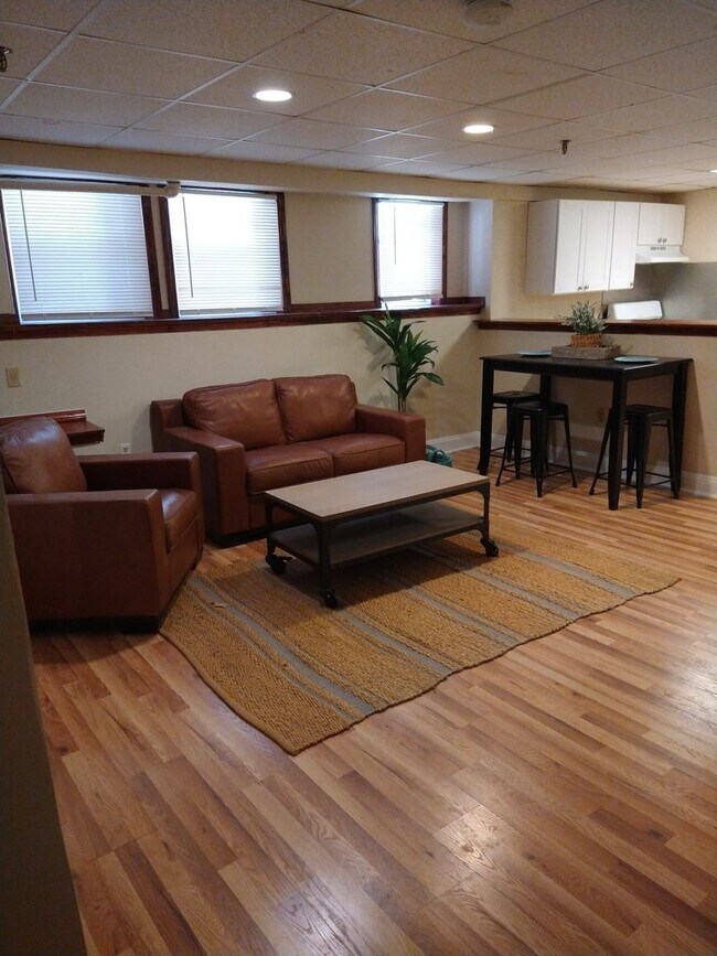 Building Photo - Huge 4bed 2 bath in Heart of Allston! H/HW...