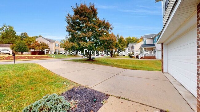 Building Photo - Single Family Home | Large Back Deck | Fen...
