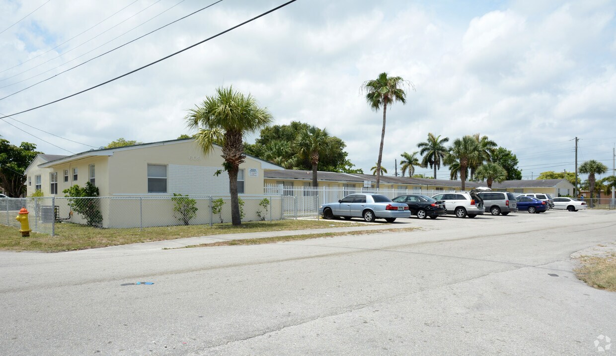 Primary Photo - 609 NW 7th Ave