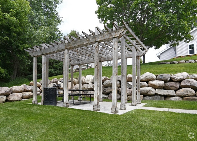 Community - Picnic Area - Lake Hazeltine Woods
