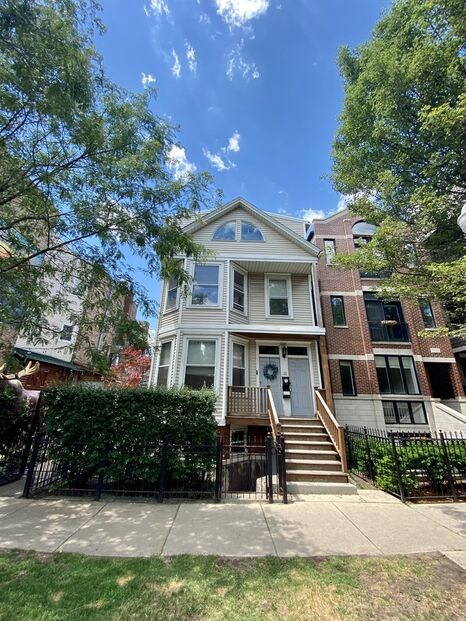 Photo - 3040 N Racine Ave (Chicago, IL)