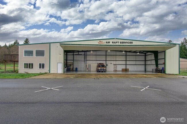 Foto del edificio - 191 Airport Rd