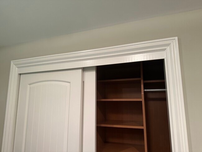 Building Photo - 410 Alger Dr