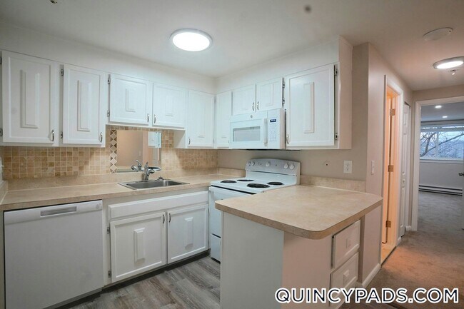 Building Photo - 63 Presidential Dr