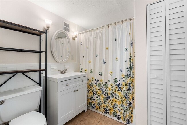 Foto del edificio - 5 Wampus Ave