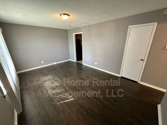 Building Photo - 7639 Ozark Rd