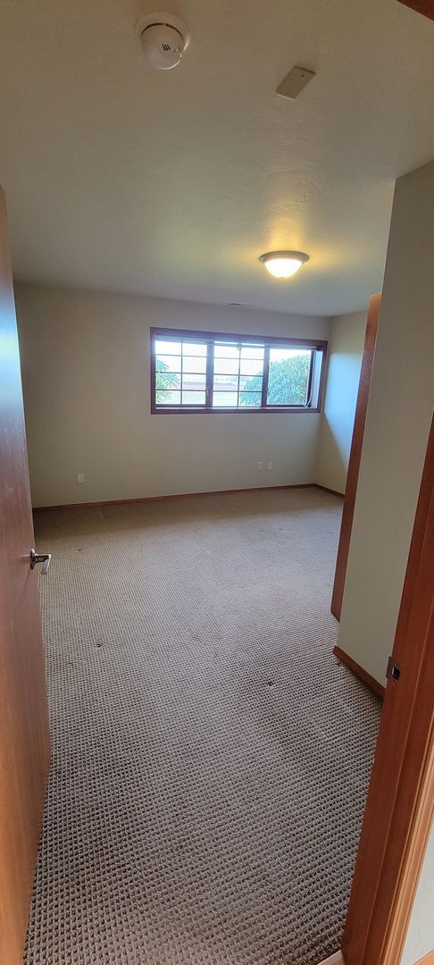 Foto del edificio - Beautiful and spacious 55+ unit in Bow