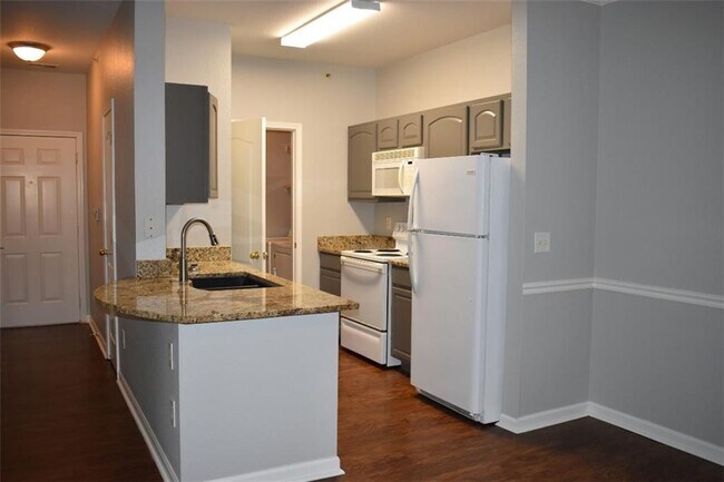 Building Photo - 12863 Tradd St