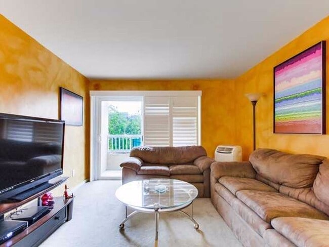 Building Photo - 3030 Suncrest Dr