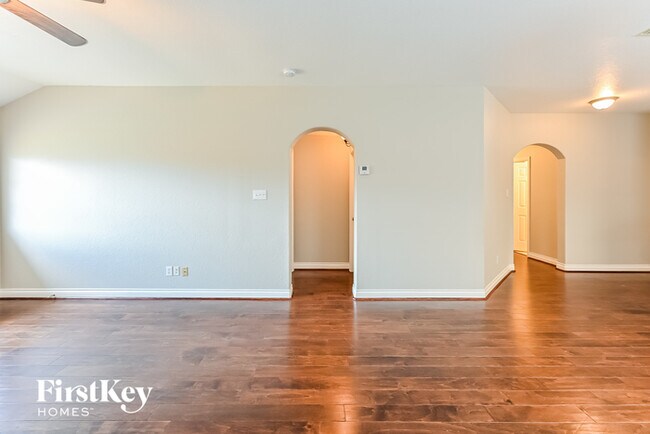 Building Photo - 2519 Fowler Park