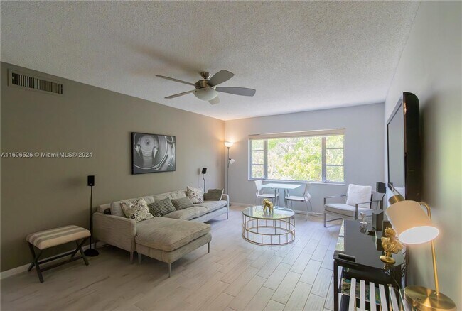 Foto del edificio - 5840 Northeast 22nd Way Apt #728, Fort Lau...