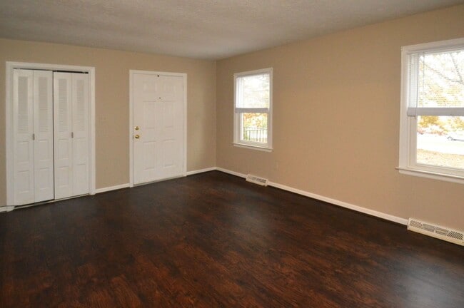 Building Photo - 2 Bedroom Duplex off Wards Ferry Rd