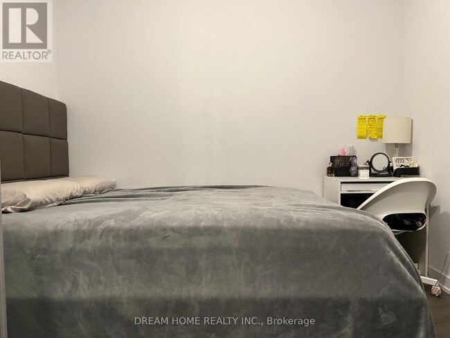 Building Photo - 609 Avenue Rd