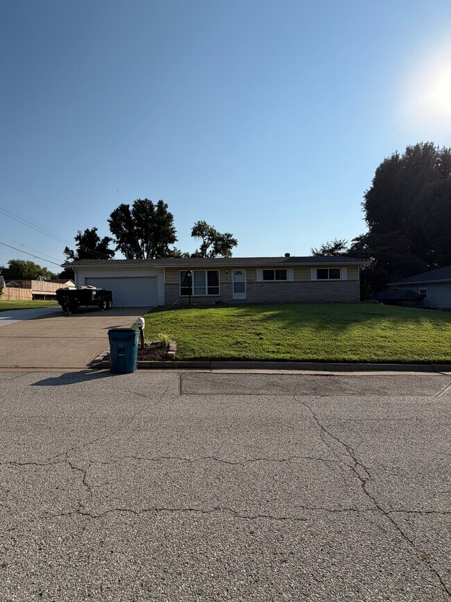 Building Photo - 118 Connie Dr