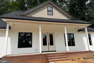 Building Photo - 23195 Esperanza Dr